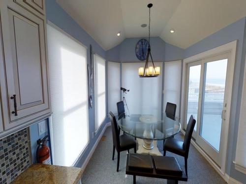 Viesnīcas āriene, Surf City Home With A Pool! One Off The Ocean, Five Bedrooms-Four Baths, Several Decks With Ocean Vi in Ship Bottom (NJ)