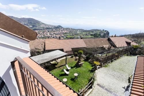 Θέα, Villa Italia in Ατζερόλα