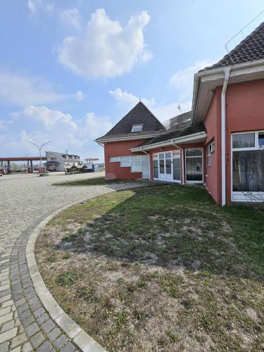 Petra motel in เฟเกเตเฮกี