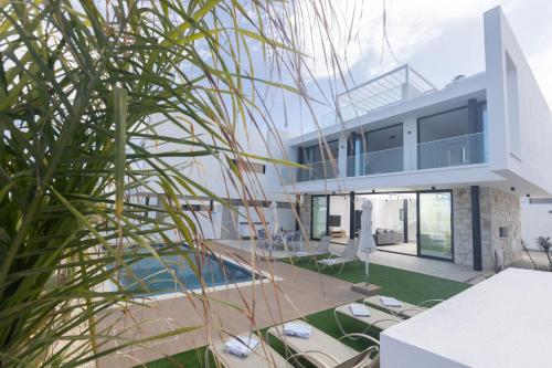 Villa image 1