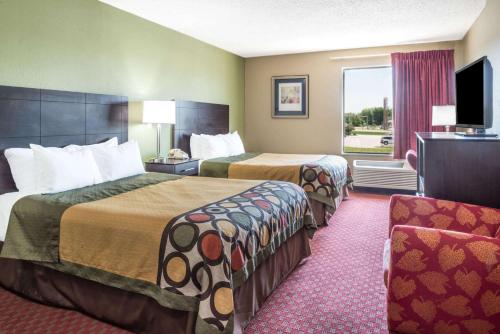 Super 8 by Wyndham Troy IL/St. Louis Area Super 8 by Wyndham Troy IL/St. Louis Area