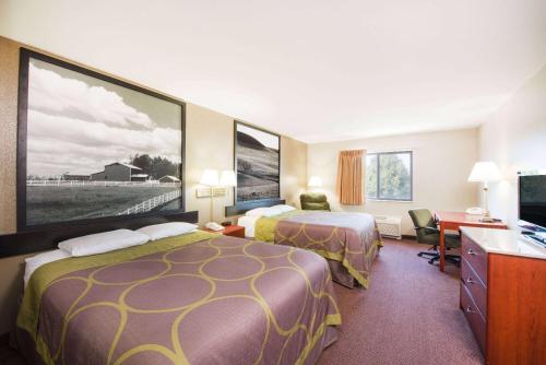 . Super 8 by Wyndham Iola KS
