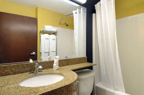 Microtel Inn & Suites by Wyndham Columbus Near Fort Moore in Columbus, USA