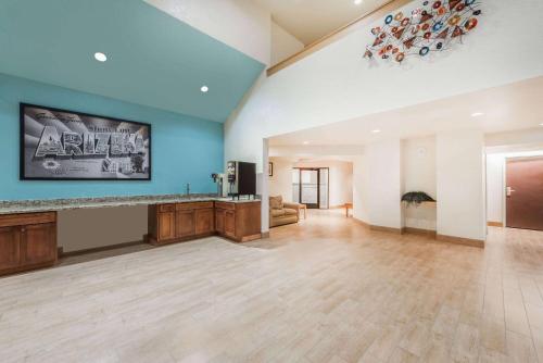 Super 8 by Wyndham Show Low, Show Low (photo 2)