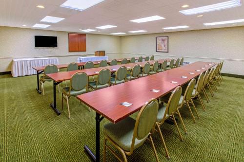 La Quinta by Wyndham Appleton College Avenue - image 10
