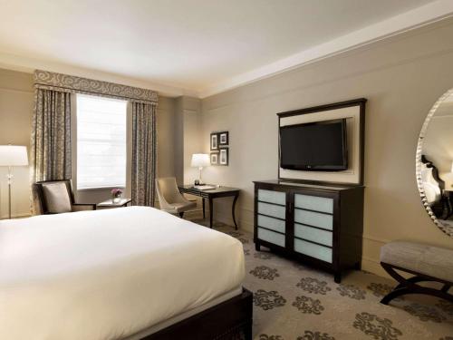 Fairmont Room with King Bed