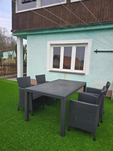 บริการและสิ่งอำนวยความสะดวก, Pod hradem in คุคส์