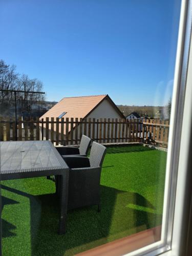 ระเบียง/ชานเรือน, Pod hradem in คุคส์