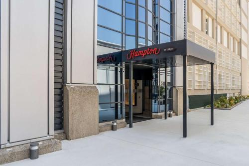 Hampton By Hilton Locarno - Hotel - Losone