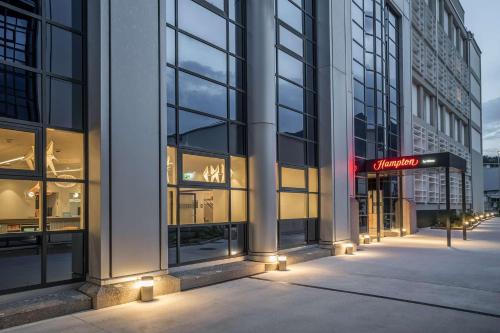 Hampton By Hilton Locarno - Hotel - Losone