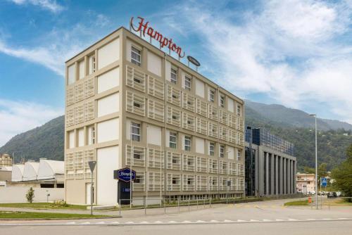 Hampton By Hilton Locarno - Hotel - Losone