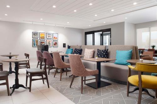 Home2 Suites By Hilton Albuquerque Airport - image 4