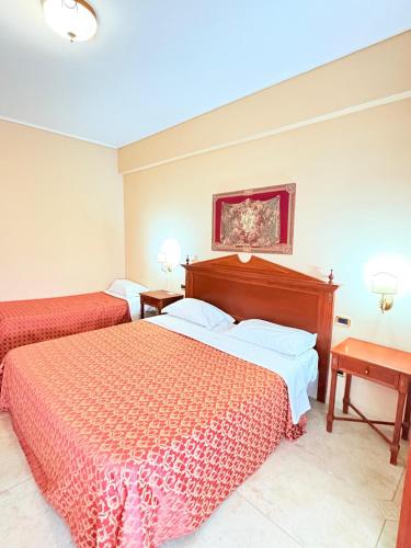1 king bed, 1 twin bed