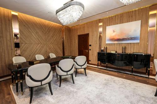 Hilton Garden Inn Samarkand Afrosiyob Room Type - Deluxe Suite, 1 King Bed