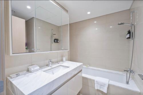 Spacious 3BR In Burj Royale With Full Burj View High Floor, Dubaï (photo 8)