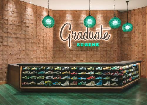 666141834 Graduate by Hilton Eugene