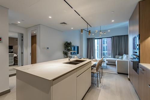 Luxurious 1BDR apartment in MBR City - image 13