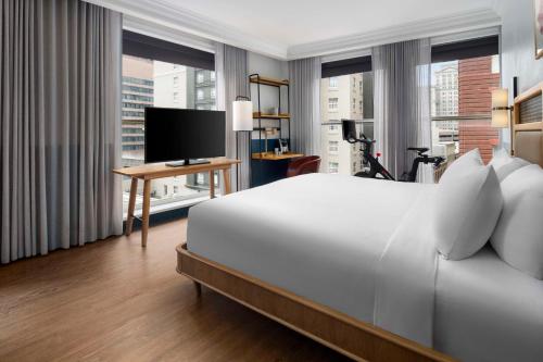 King Room with City View image 5