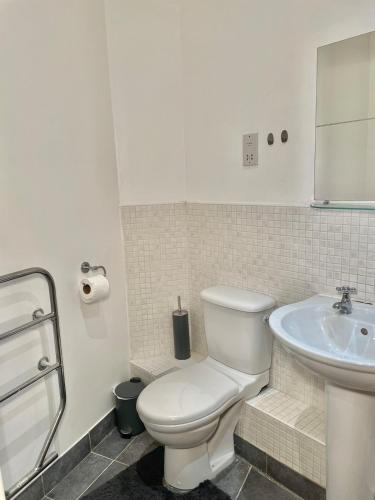 Studio Flat by Brookland Stays Serviced Accommodation Short Lets Leeds with Free WiFi, Leeds (zdjęcie 7)