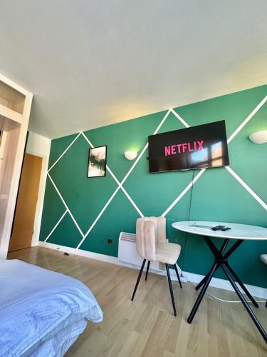 Studio Flat by Brookland Stays Serviced Accommodation Short Lets Leeds with Free WiFi, Leeds (zdjęcie 10)