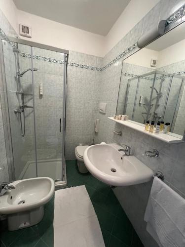 American Hotel - image 14