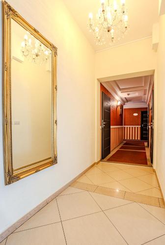 Фойє, Hotel Wiktoria in Вьонзовна