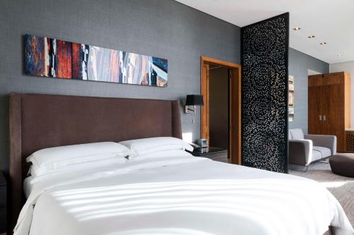 1 king bed, 1 sofa bed
