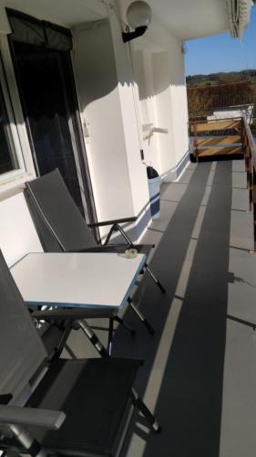 Skats, Appartement 2 chambres avec balcon in Korperich