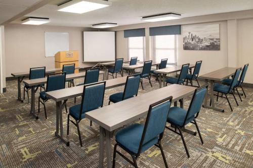Hampton Inn Seattle/Southcenter - image 10