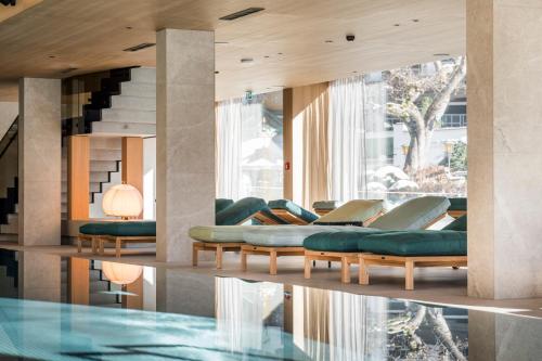 สระว่ายน้ำ, Neuhaus Zillertal Resort in มายร์โฮเฟน