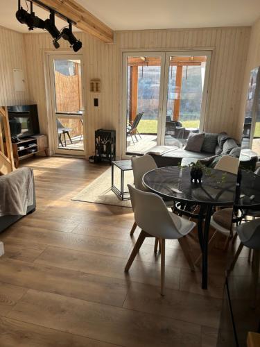 Domki trzy jeziora z zewnętrznym SPA - sauna, balia do schładzania i jacuzzi