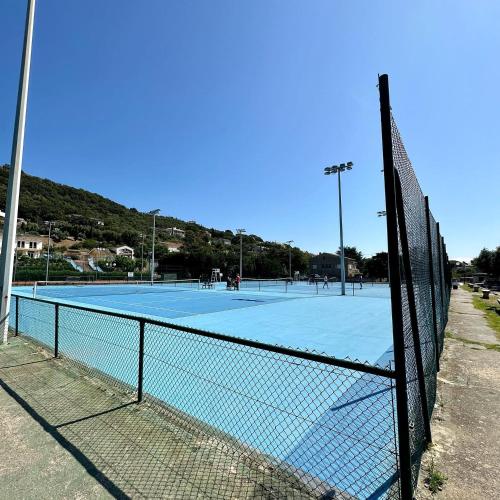 Tenisa korts, Résidence BELLA VISTA (Residence BELLA VISTA) in Santa-Maria-di-Lota