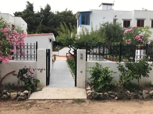 2 bedrooms, 6 beds
