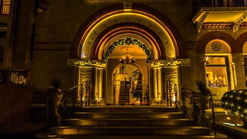 Entrance, Petersham Hotel in Wimbledon