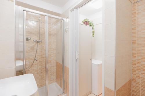 GoHost - Bright, Quiet and Cozy Loft, Rozzano (foto 8)