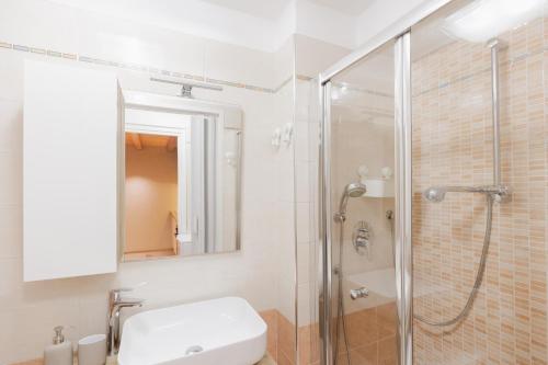 GoHost - Bright, Quiet and Cozy Loft, Rozzano (foto 10)