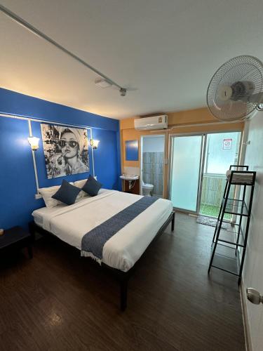 Revolution Khao San by The Bliss - main image