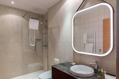 Twin Room image 6