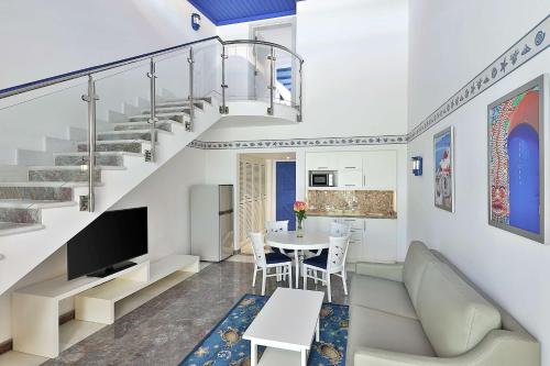 room detail thumbnail 1