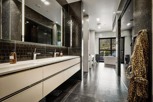 Exclusive Penthouse with Bryggen Views I MUST SEE Exclusive Penthouse with Bryggen Views I MUST SEE