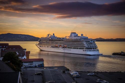 Exclusive Penthouse with Bryggen Views I MUST SEE Exclusive Penthouse with Bryggen Views I MUST SEE