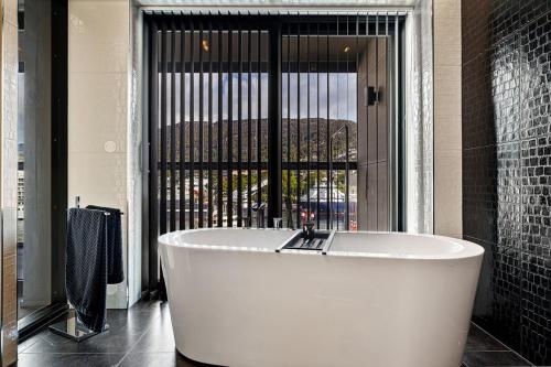 Exclusive Penthouse with Bryggen Views I MUST SEE Exclusive Penthouse with Bryggen Views I MUST SEE