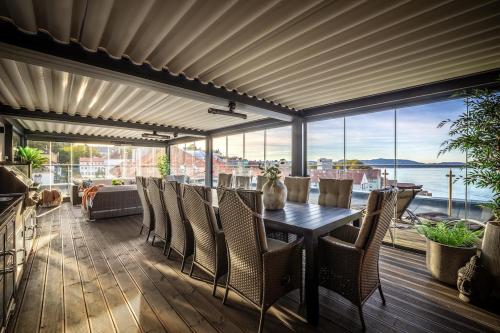 Exclusive Penthouse with Bryggen Views I MUST SEE Exclusive Penthouse with Bryggen Views I MUST SEE