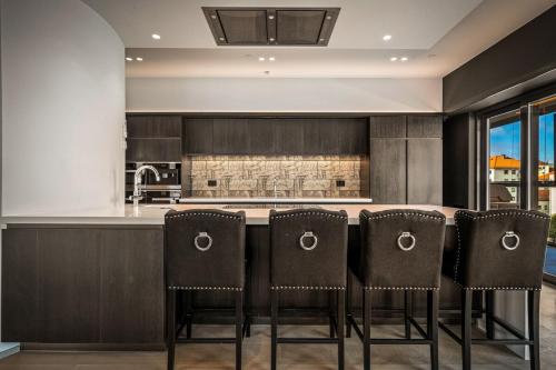 Exclusive Penthouse with Bryggen Views I MUST SEE Exclusive Penthouse with Bryggen Views I MUST SEE