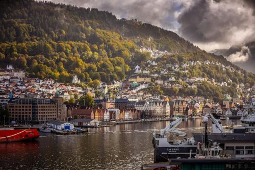 Exclusive Penthouse with Bryggen Views I MUST SEE Exclusive Penthouse with Bryggen Views I MUST SEE