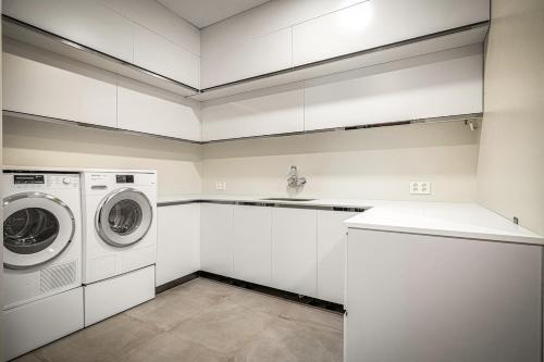 Exclusive Penthouse with Bryggen Views I MUST SEE Exclusive Penthouse with Bryggen Views I MUST SEE