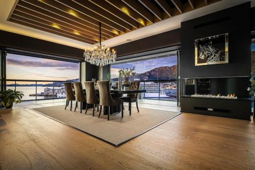 Exclusive Penthouse with Bryggen Views I MUST SEE Exclusive Penthouse with Bryggen Views I MUST SEE