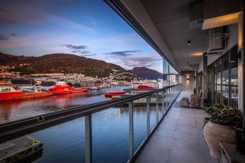 Exclusive Penthouse with Bryggen Views I MUST SEE Exclusive Penthouse with Bryggen Views I MUST SEE