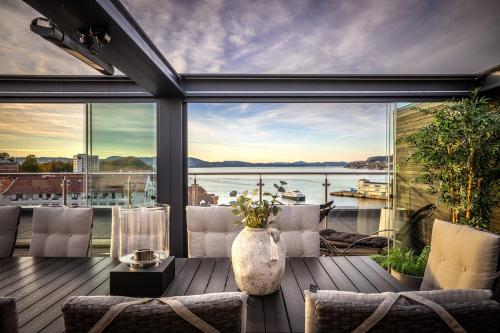 Exclusive Penthouse with Bryggen Views I MUST SEE Exclusive Penthouse with Bryggen Views I MUST SEE