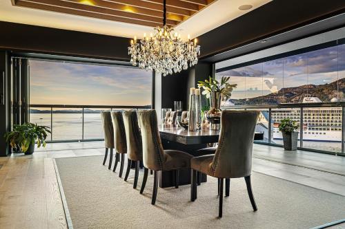 Exclusive Penthouse with Bryggen Views I MUST SEE Exclusive Penthouse with Bryggen Views I MUST SEE